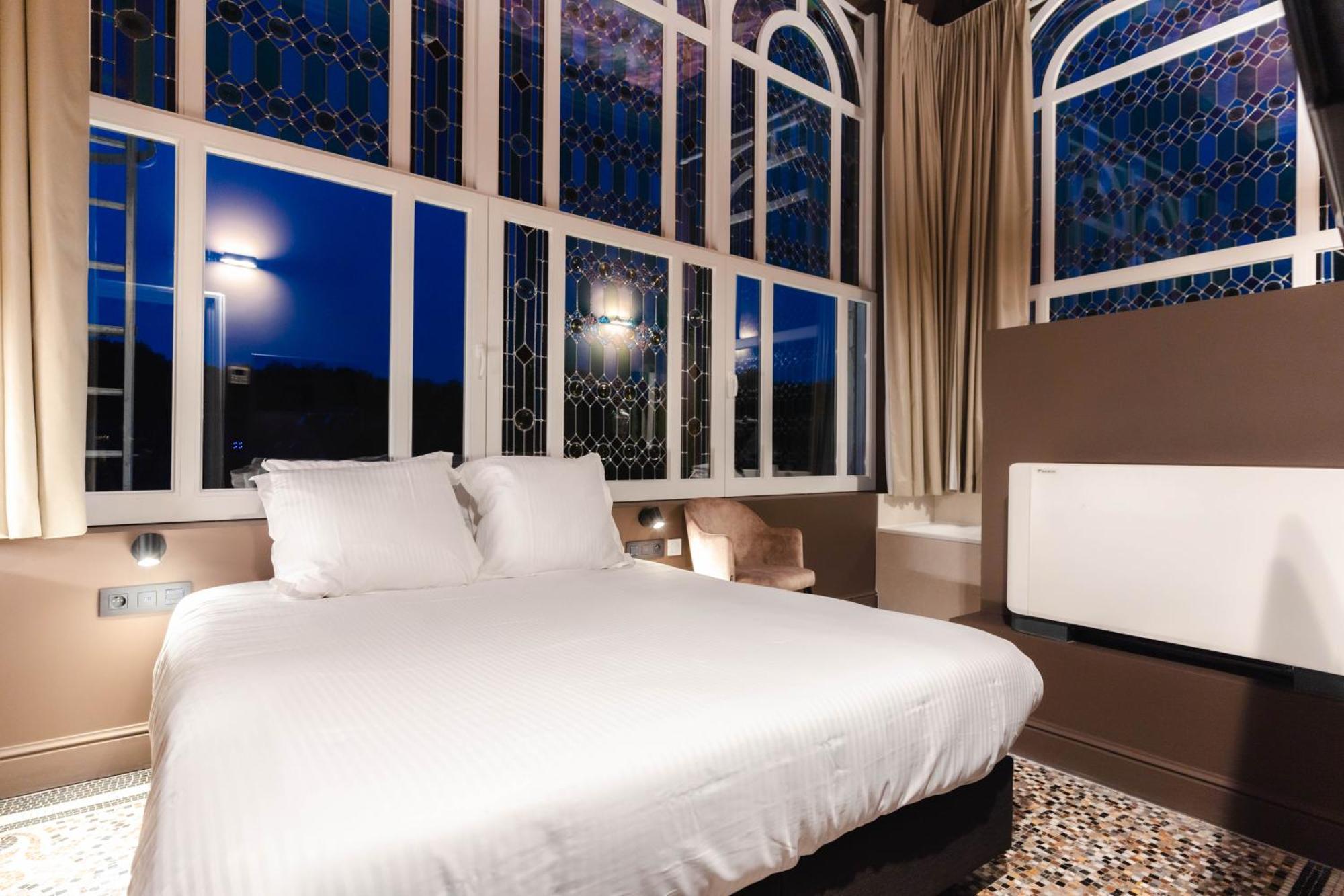 Golden Tree Hotel Брюж Стая снимка