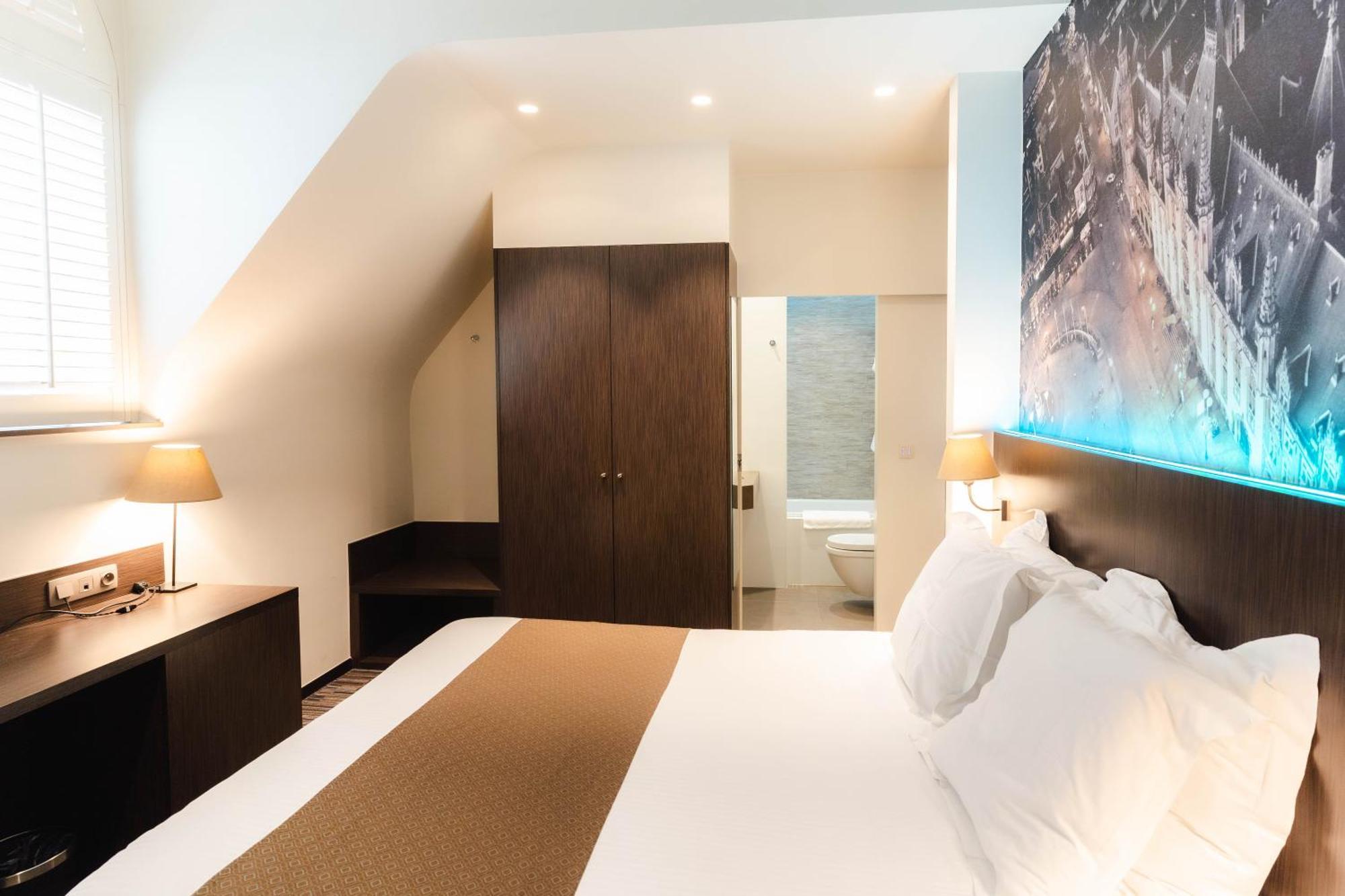 Golden Tree Hotel Брюж Стая снимка