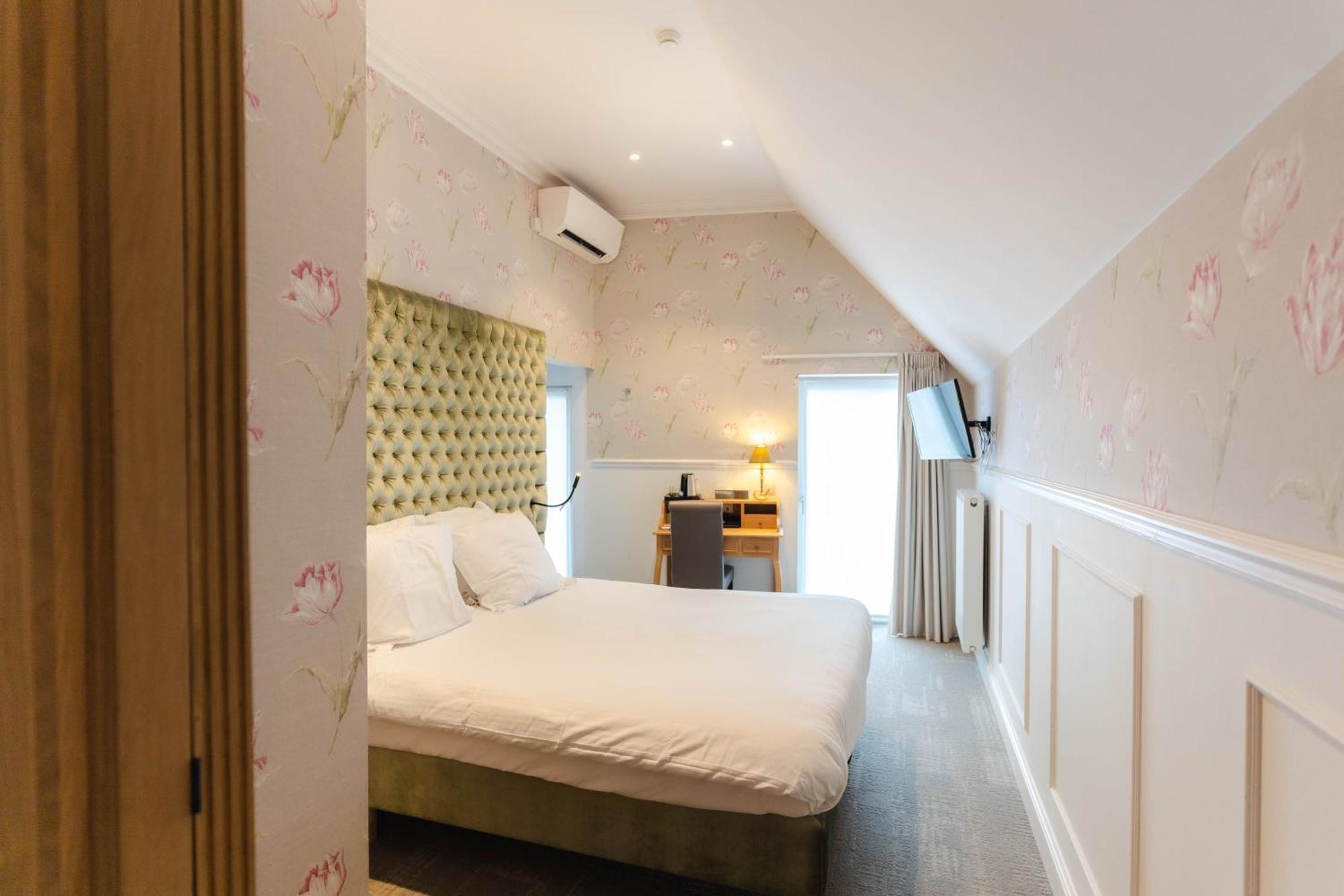 Golden Tree Hotel Брюж Стая снимка